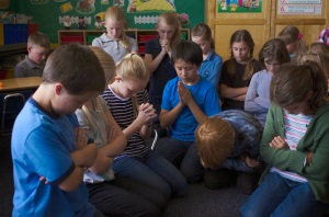 Kids Praying 3